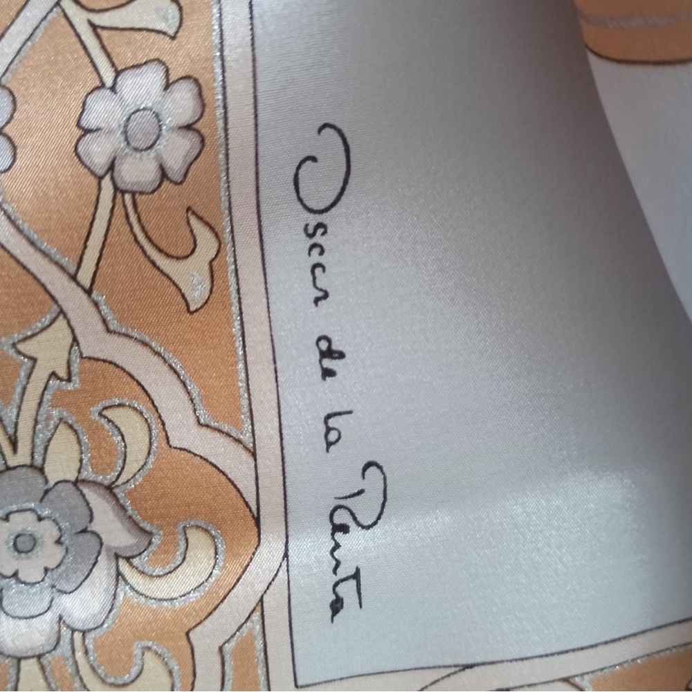 Oscar de la renta Elegant Silk Scarf in Gray and Tan - Picture 2 of 4